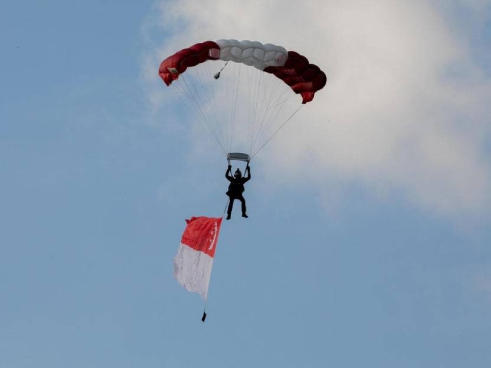 A close-up shot of a parachutist from the Red Lions. ― TODAY pic