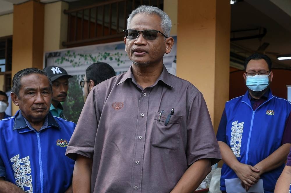 Baling district officer Mohd Shahadan Abdullah speaks to the media in Baling September 14, 2022. — Bernama pic