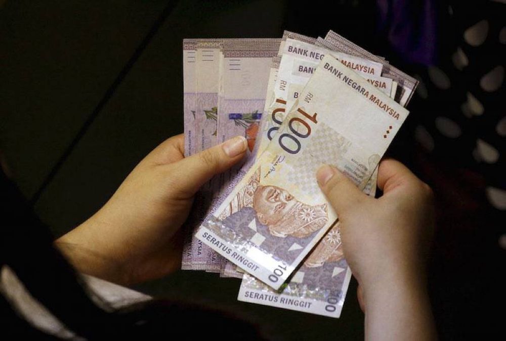 At 9.05am, the local currency slid to 4.5270/5305 against the greenback from 4.5265/5285 at Wednesday’s close. — Reuters pic
