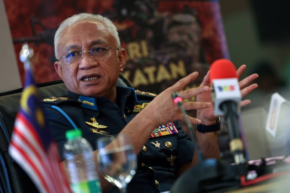 Chief of Defence Force General Tan Sri Affendi Buang said the cyber-centric organisation would be responsible for handling war threats in the cyber and electromagnetic domain. — Bernama pic 