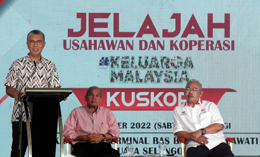 Finance Minister Datuk Seri Tengku Zafrul Tengku Abdul Aziz speaks at the Ministry of Entrepreneur Development and Cooperatives’ (KUSKOP) Entrepreneurs and Cooperatives Tour Programme in Kuala Lumpur September 17, 2022. ― Bernama pic