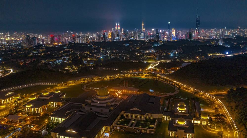 Istana Negara, iconic buildings around KL light up in orange for solidarity tonight - Vimarsana News
