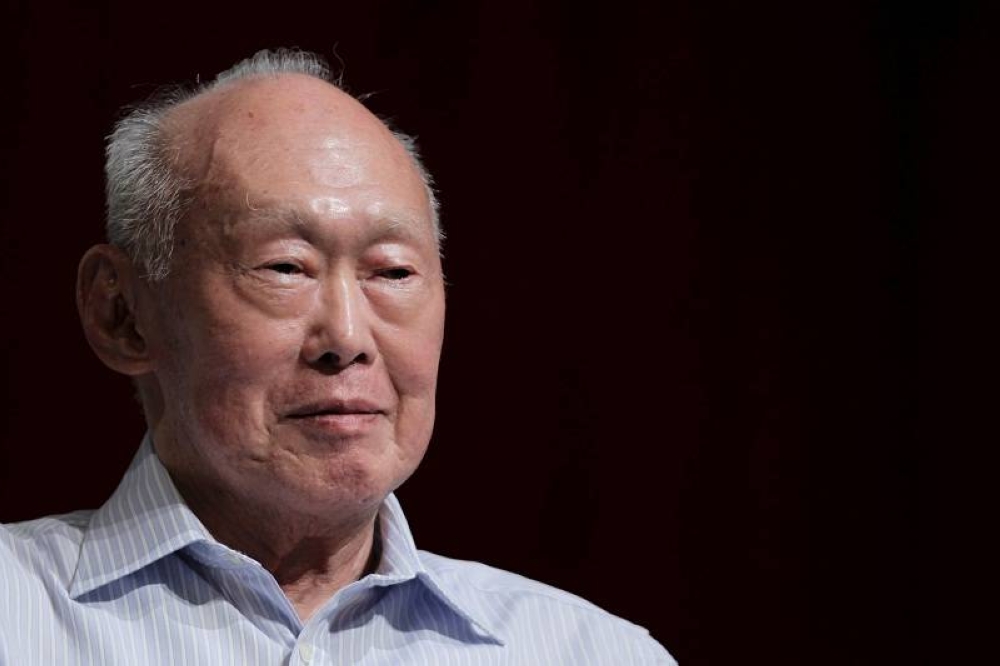 Singapore Minister Mentor Lee Kuan Yew arrives for a talk session at a luncheon organised by City Bank in Dubai in this November 17, 2005 file photo. — Reuters pic