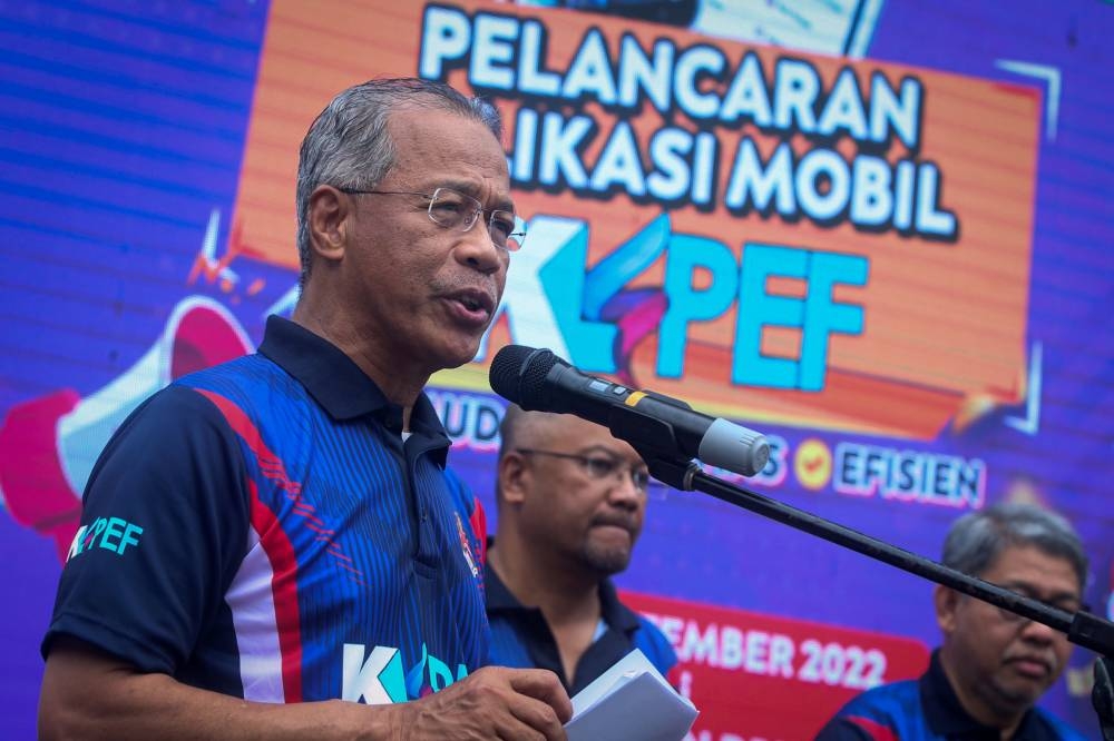 Mayor Datuk Seri Mahadi Che Ngah said the construction of the flood wall was to replace the use of sandbags, which were a temporary measure to combat the problem of flash floods in the capital. — Bernama pic