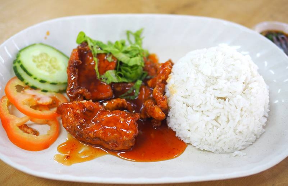 Another signature item is their 'pai kuat wong' or pork ribs drenched in a sweet tasting sauce paired with rice.