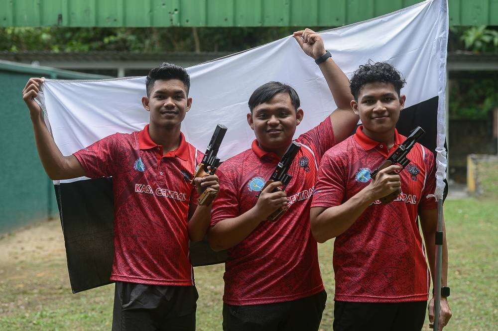 Pahang shooters (from left) Muhammad Adib Abu Hassan Ashairi, Putera Muhammad Akram Idham Zunaidi and Azrul Akmal Zulkefli after winning gold in the 25m pistol event at the Subang National Shooting Range, September 20, 2022. — Bernama pic 