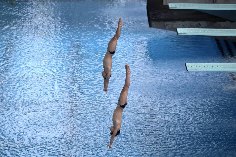 Sabah divers Gabriel Gilbert Daim and Julfaddli Jali in the 3-metre (m) springboard synchronised event at the National Aquatic Centre in Bukit Jalil, September 20, 2022. — Bernama pic