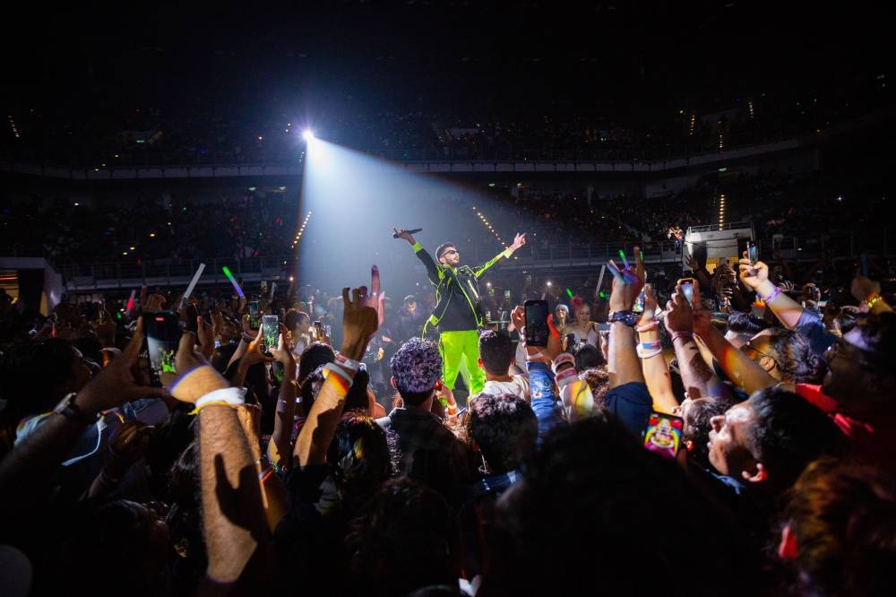 A glow in the dark concert. The Axiata Arena was glowing all night long. — Pic by: Mc Entertainment.