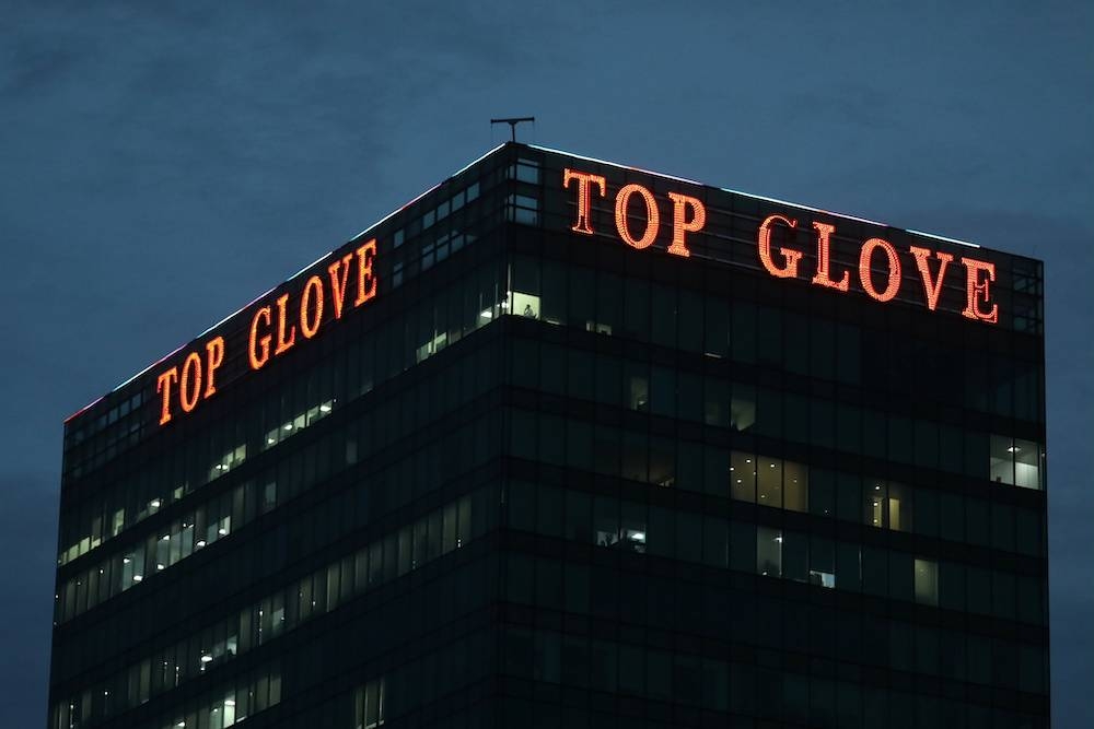 For the fourth quarter (Q4 2022), the world’s largest rubber glove manufacturer swung to a net loss of RM52.59 million from a net profit of RM447.40 million in Q4 2021, while revenue shrank to RM990.10 million from RM2.07 billion previously. — Reuters pic