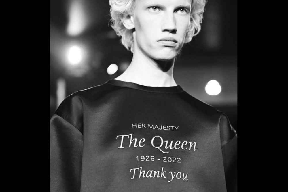 JW Anderson acknowledged and paid tribute to the life and reign of Elizabeth II at the end of his Spring/Summer 2023 fashion show. ― Picture via Facebook