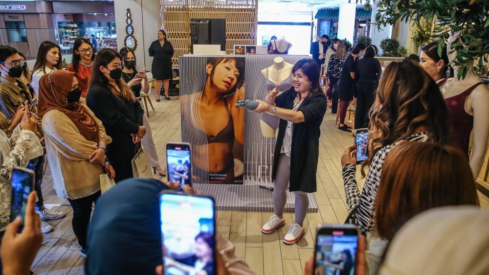 Triumph SEA merchandising & buying head, Shoo Hue Ping, Shoo Hue Ping, demonstrates the portability of the Flex Smart bra at a product launch in L.table, 1 Utama. —  Picture by Yusof Mat Isa