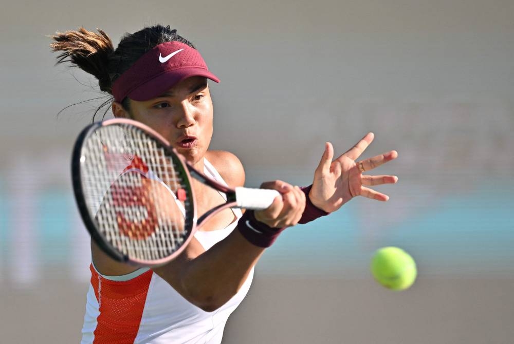 Emma Raducanu of Britain returns the ball against Moyuka Uchijima of Japan during the women’s singles round of 32 match at the Korea Open tennis championships in Seoul, September 21, 2022. — AFP pic 