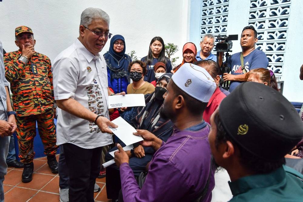Kampung Cina fire: 12 families receive early aid from Prime Minister's Office - Vimarsana News