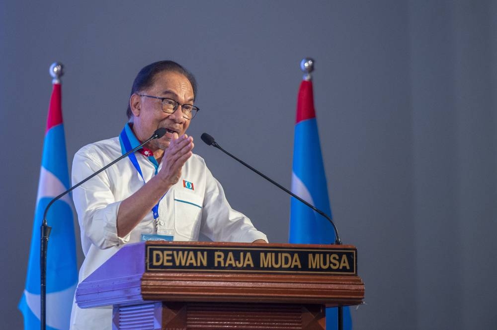 PKR president, Anwar Ibrahim said he had no qualms about Datuk Seri Najib Razak receiving treatment but suggested that he serve ten years in prison first. — Picture by Shafwan Zaidon