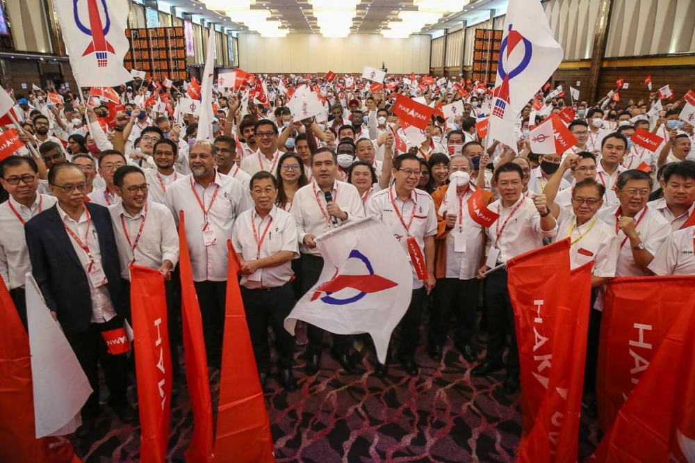 DAP secretary-general Anthony Loke (centre) and other DAP leaders during the launch of the party GE15 election machinery at the IDCC in Shah Alam September 25, 2022. — Picture by Yusof Mat Isa