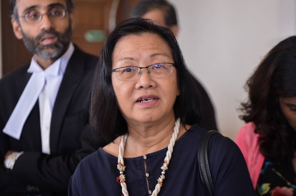 Petaling Jaya MP and former Bersih 2.0 leader Maria Chin Abdullah arrives for court proceeding against Sungai Besar Umno chief Datuk Seri Jamal Yunos at Kuala Lumpur High Court July 23, 2018. — Picture by Mukhriz Hazim