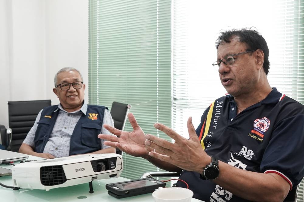 Lieutenant Colonel Hardial Singh (right) believes Parti Kemakmuran Negara can win the support of at least three million Armed Forces veterans and their associates. — Picture by Ahmad Zamzahuri