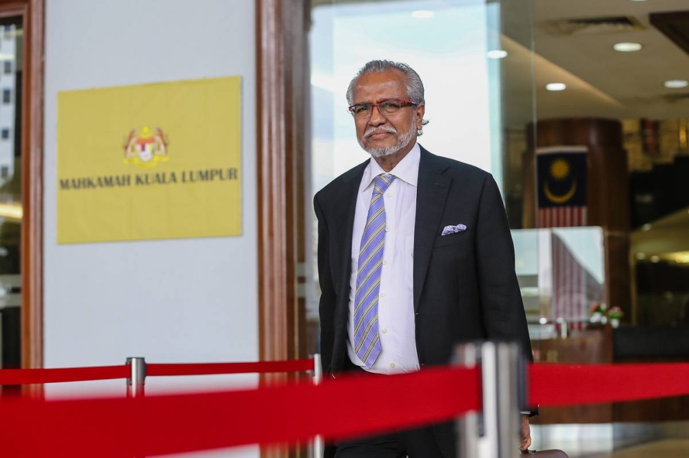 Lawyer Tan Sri Muhammad Shafee is pictured at the Kuala Lumpur High Court September 27, 2022. — Picture by Yusof Mat Isa