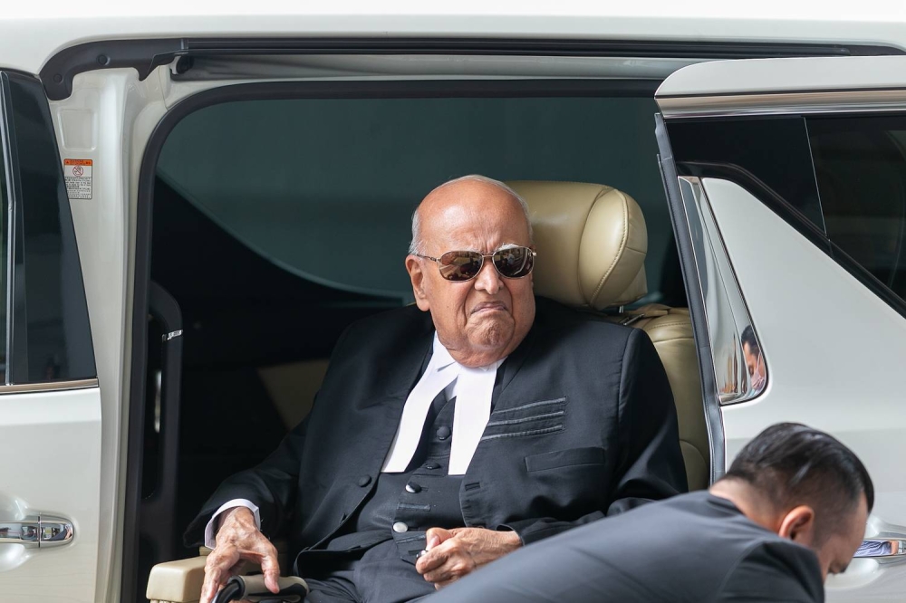 Datuk Seri Gopal Sri Ram arrives at the Kuala Lumpur High Court September 27, 2022. — Picture by Devan Manuel