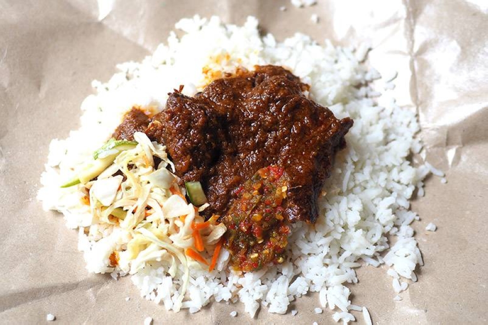 For something with a deeper taste, go for the 'gulai daging' with rice.