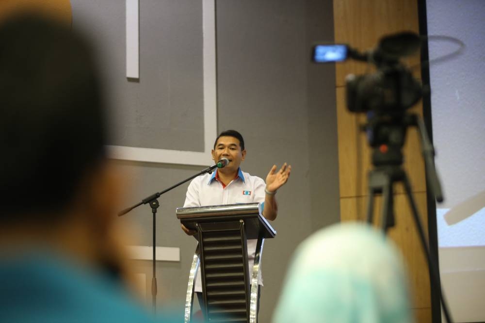 Rafizi urged Defence Minister Datuk Seri Hishammuddin Hussein to provide a clear update on Malaysia’s current LCS project. — Picture by Ahmad Zamzahuri