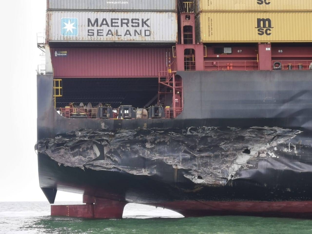 Marine Dept sets up team to probe container ship, tanker collision off Batu Pahat - Vimarsana News