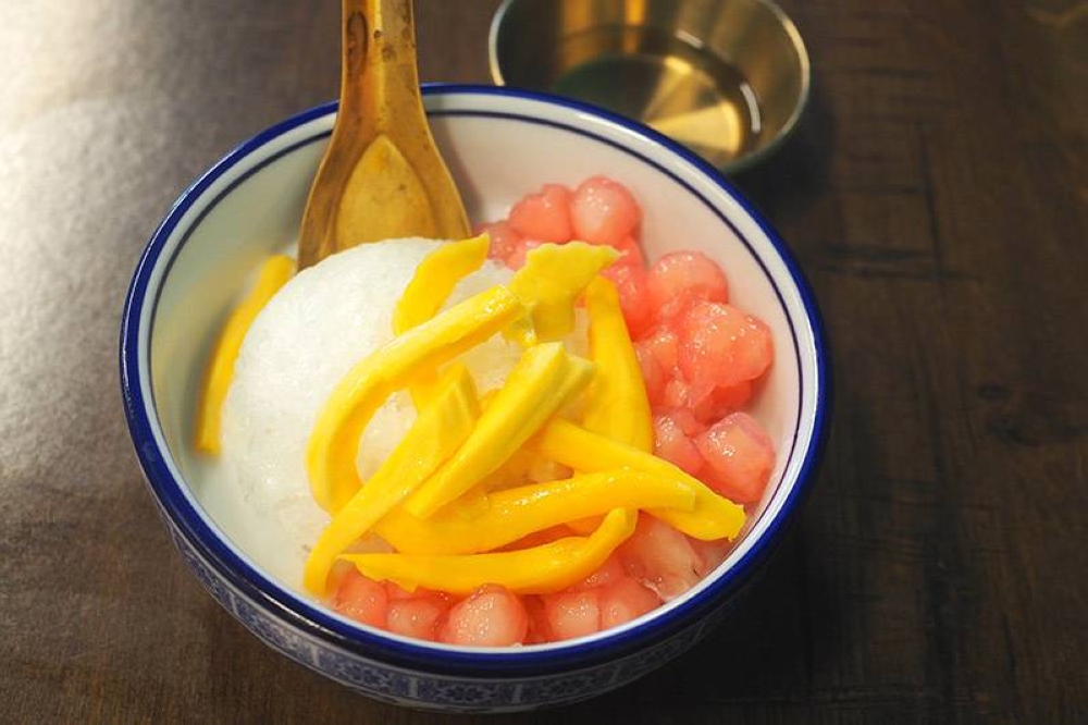 You can also enjoy desserts here like red ruby where the water chestnuts are served with jackfruit and shaved ice.