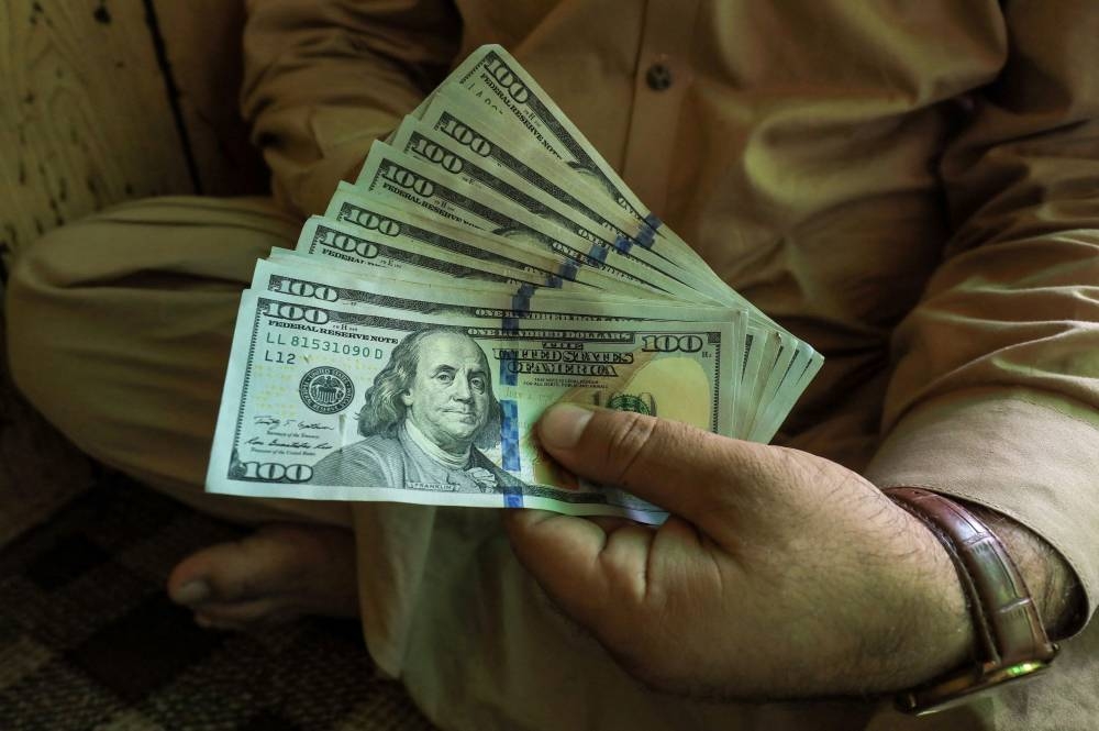 US dollar up on euro as quarter ends, commodity led currencies sink - Vimarsana News
