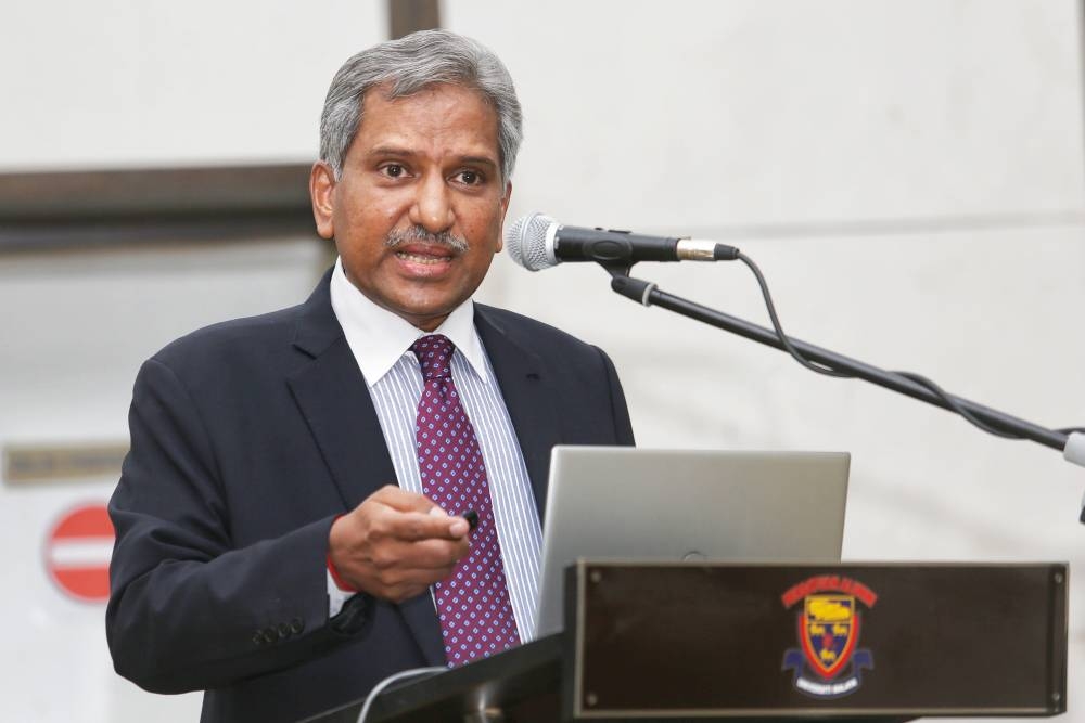 Datuk S. Nantha Balan (Court of Appeal Judge) giving a keynote address on  challenge of the judiciary - personal injury claims during the Malaysian Healthy Ageing Society’s (MHAS) Medical Disability Seminar at PAUM Clubhouse, Kuala Lumpur, October 1,  2022. — Picture by Choo Choy May.
