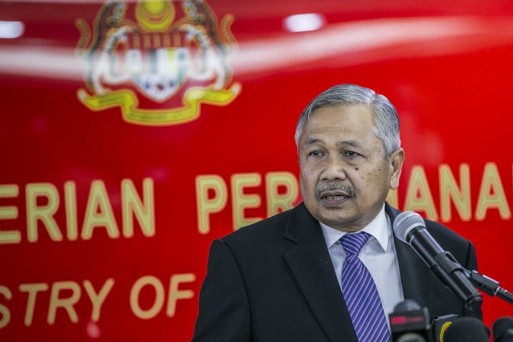 President of the Malaysian Armed Forces Veterans Association (PVATM), Datuk Sharuddin Omar speaks at the press conference Ministry of Defence Malaysia (MinDef) headquarters in Kuala Lumpur September 29, 2022. — Picture by Hari Anggara