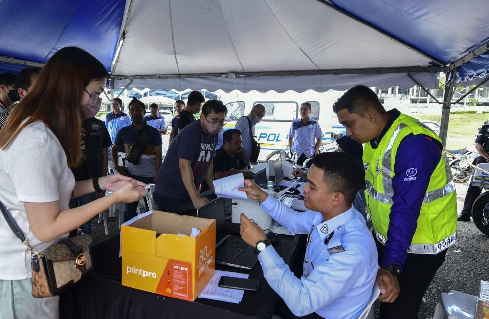 Johor police collected RM1.38 million in summons payments during a three-day programme which offered a 50 per cent discount for traffic compounds during the Johor police-Brother Motor goodwill programme at Puteri Harbour in Iskandar Puteri October 2, 2022. — Bernama pic