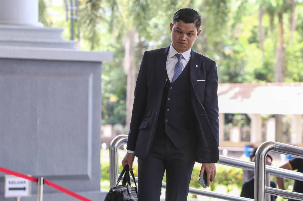 Lawyer, Wan Aizudin Wan Mohammed arrives at Kuala Lumpur High Court Sept 29, 2022. — Picture by Yusof Mat Isa