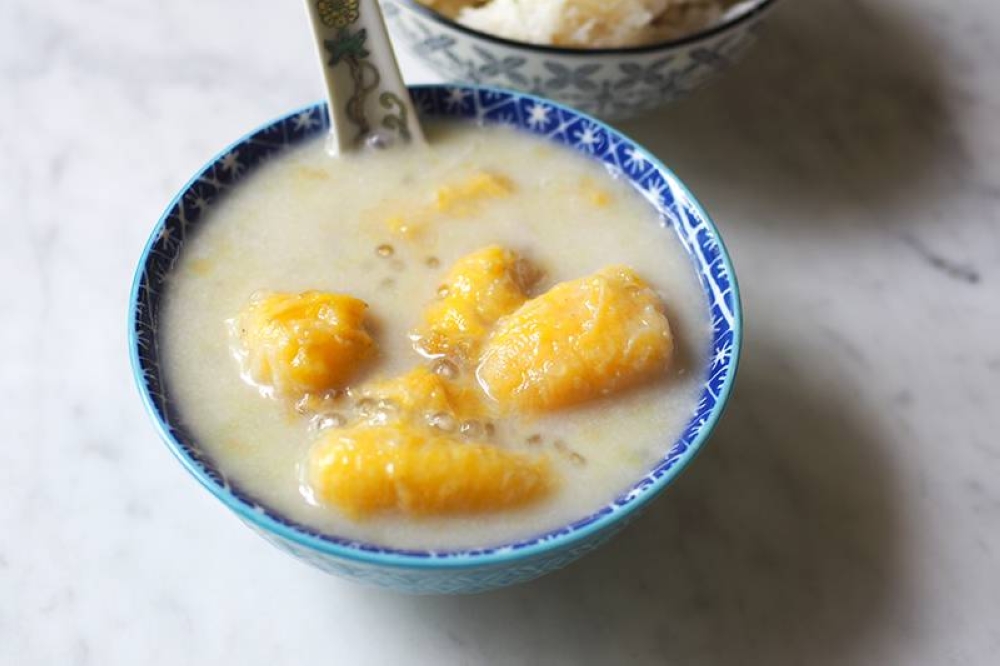 'Pengat pisang' is also excellent with soft, sweet bananas in coconut milk and sago pearls.