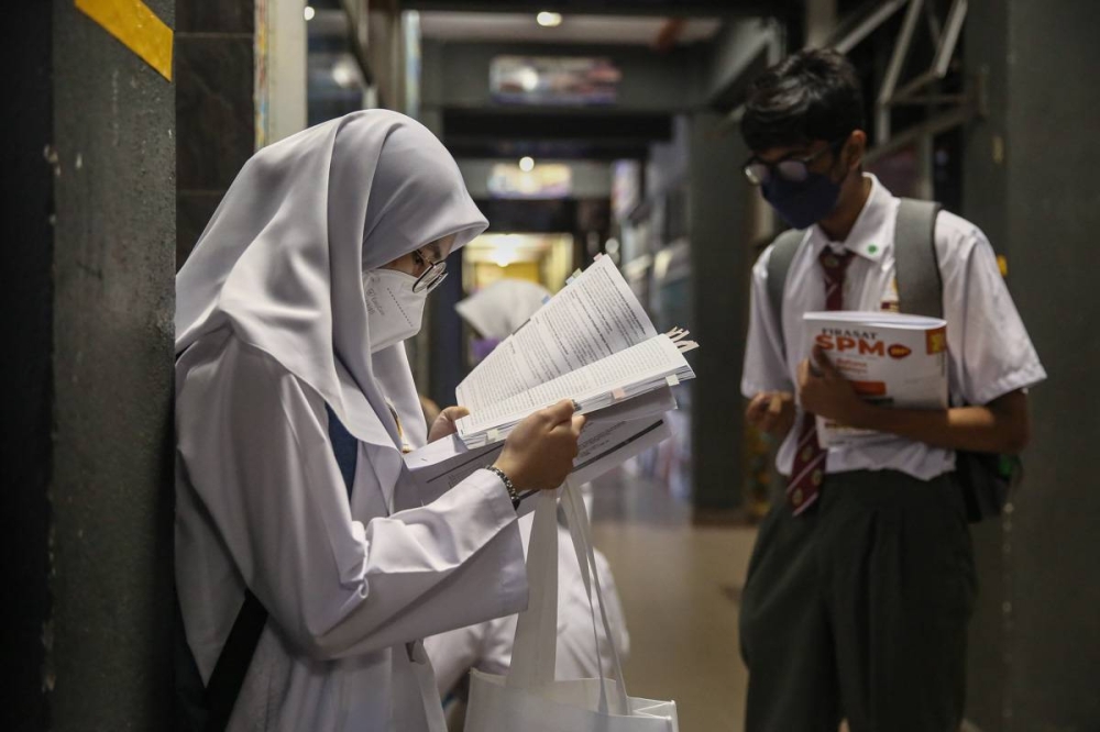 Instead of an all-women university, the education ministry should tackle school dropout rates. — Picture by Yusof Mat Isa