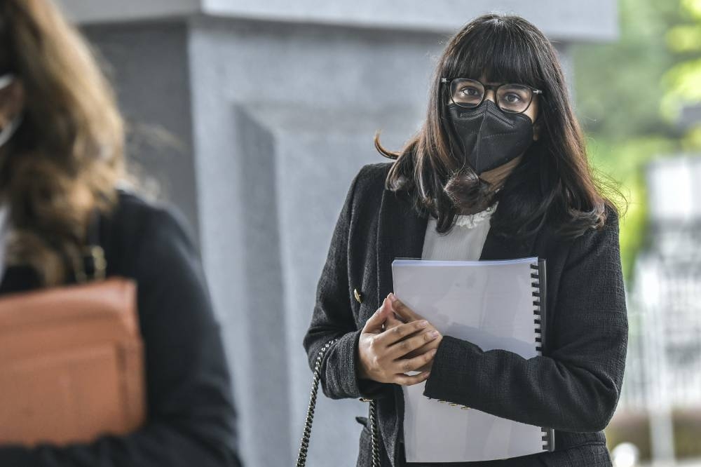 AmBank’s Jalan Raja Chulan branch manager R. Uma Devi arrives at the Kuala Lumpur High Court, October 5, 2022. — Picture by Hari Anggara