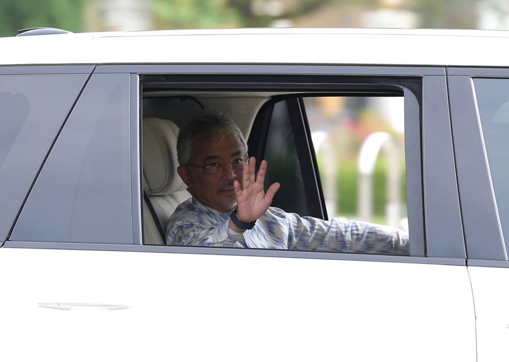 Yang di-Pertuan Agong Al-Sultan Abdullah Ri'ayatuddin Al-Mustafa Billah Shah is pictured leaving Istana Negara, Kuala Lumpur October 6, 2022. — Bernama pic
