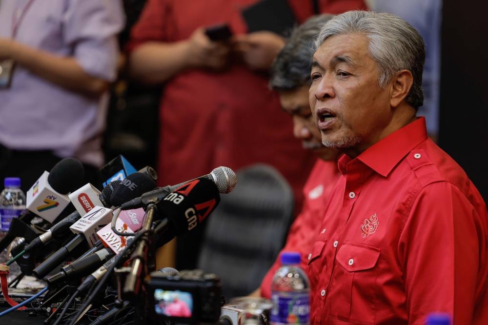 Last night, BN chairman Datuk Seri Ahmad Zahid Hamidi held a meeting with Johor BN’s 40 assemblymen, which was also attended by Johor BN and Umno chief Datuk Seri Hasni Mohammad. — Bernama pic