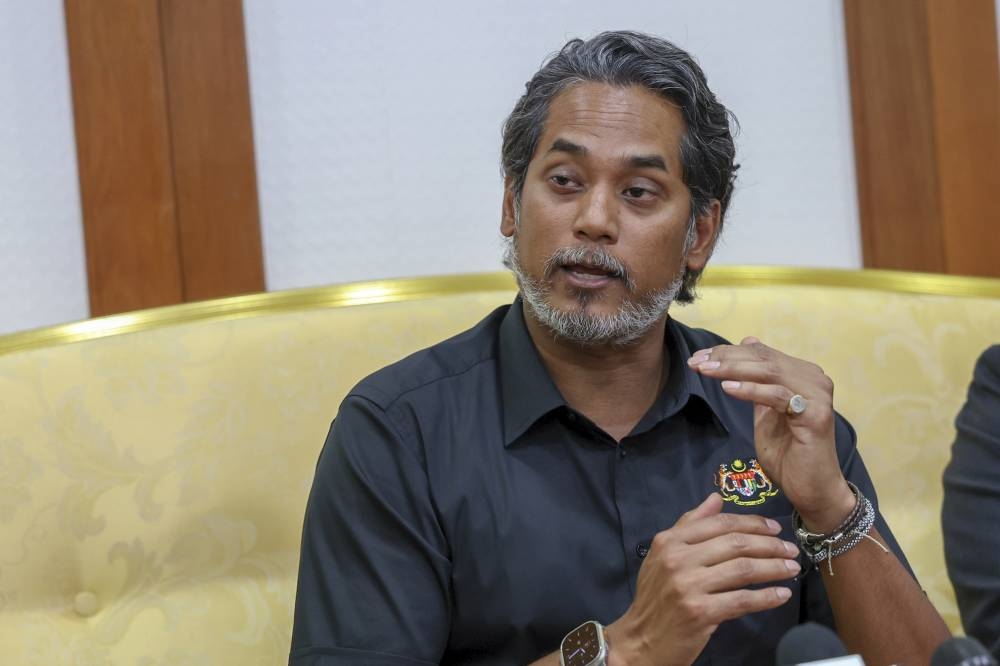 Health Minister Khairy Jamaluddin said through the exemption, access to nicotine replacement products (or nicotine therapy) in the form of ‘patch’ or ‘gum’ is now easier and wider through over-the-counter purchases at retail or convenience store. — Bernama pic 