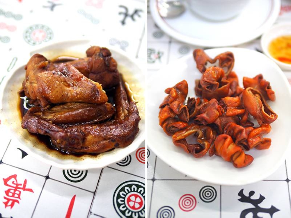 There's also Swiss chicken wings too, an iconic Hong Kong item (left) and Fried pig's intestines were super crunchy but sadly, they had a pungent taste (right).