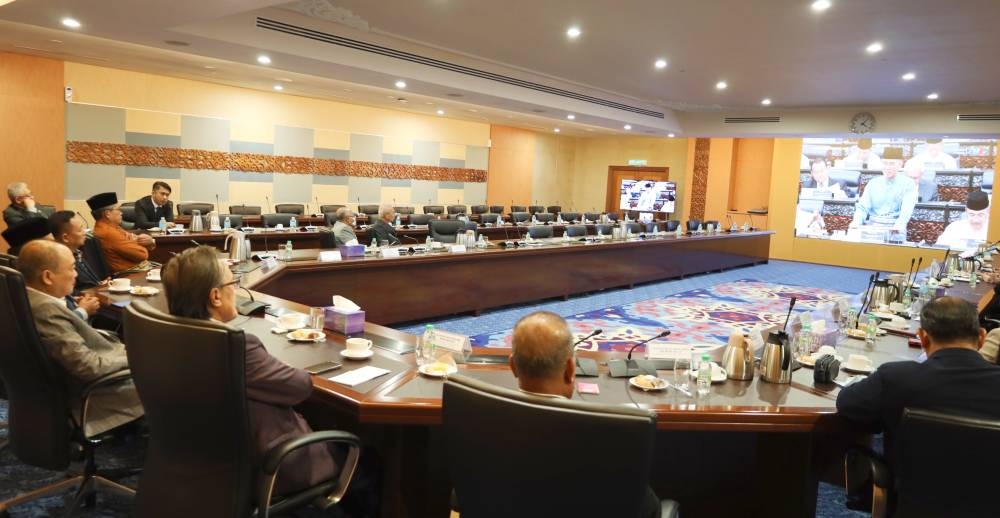 Chief Minister Datuk Seri Haji Noor (far left) views the tabling of Malaysia’s Budget 2023. — Picture courtesy of the Sabah Chief Minister’s Office