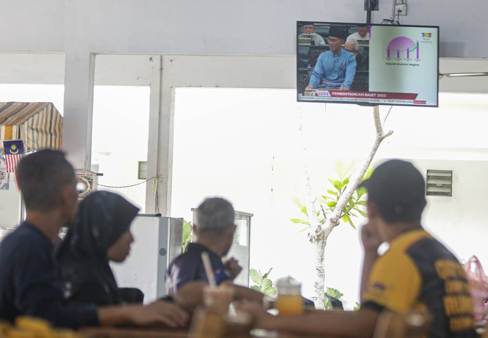 People watch the tabling of Budget 2023 presented by Finance Minister Datuk Seri Tengku Zafrul Abdul Aziz, October 7, 2022. ― Picture by Farhan Najib