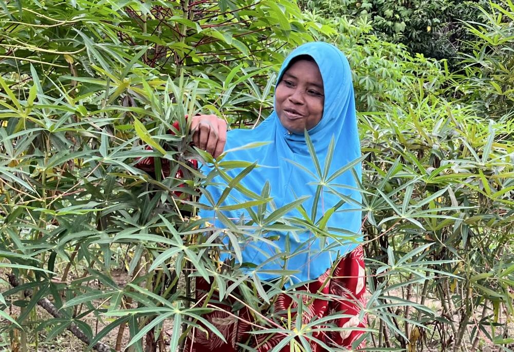 Ajis, 35, when met by reporters at her home in Pos Pulat in Gua Musang, October 3, 2022. — Bernama pic