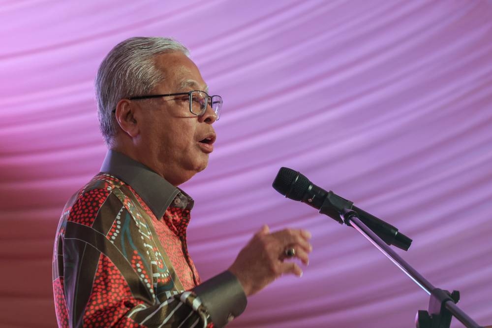 Prime Minister Datuk Seri Ismail Sabri Yaakob speaking at the Malaysian Family Dinner in conjunction with the Malaysian Family Aspiration Tour (AKM) at Dataran Aurora Walk in Jempol, October 8, 2022. — Bernama pic