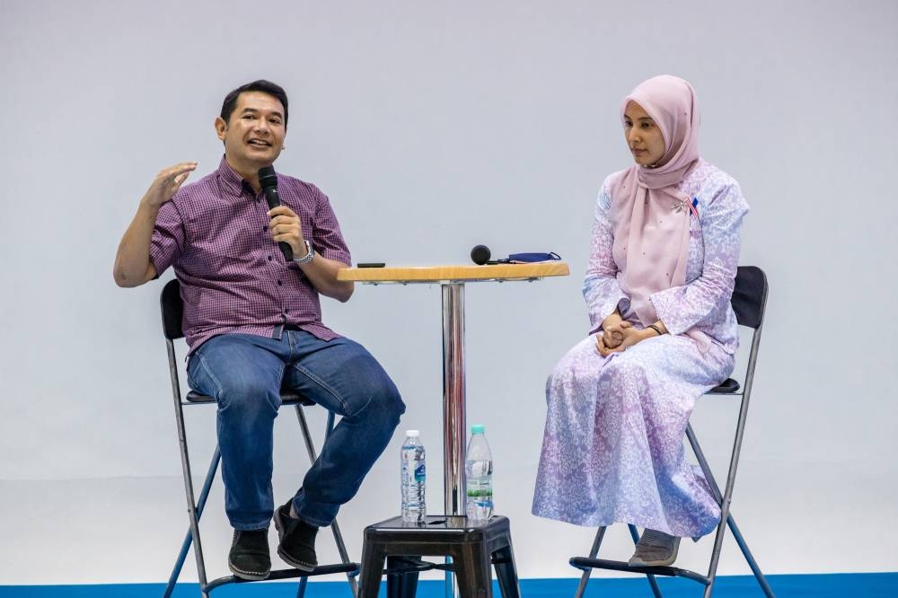PKR vice-president Nurul Izzah Anwar (right) and PKR deputy president Rafizi Ramli speaking at Townhall Pengundi Muda at Metal Bees, Sunway Damansara Technology in Petaling Jaya on October 8, 2022.  — Picture by Firdaus Latif