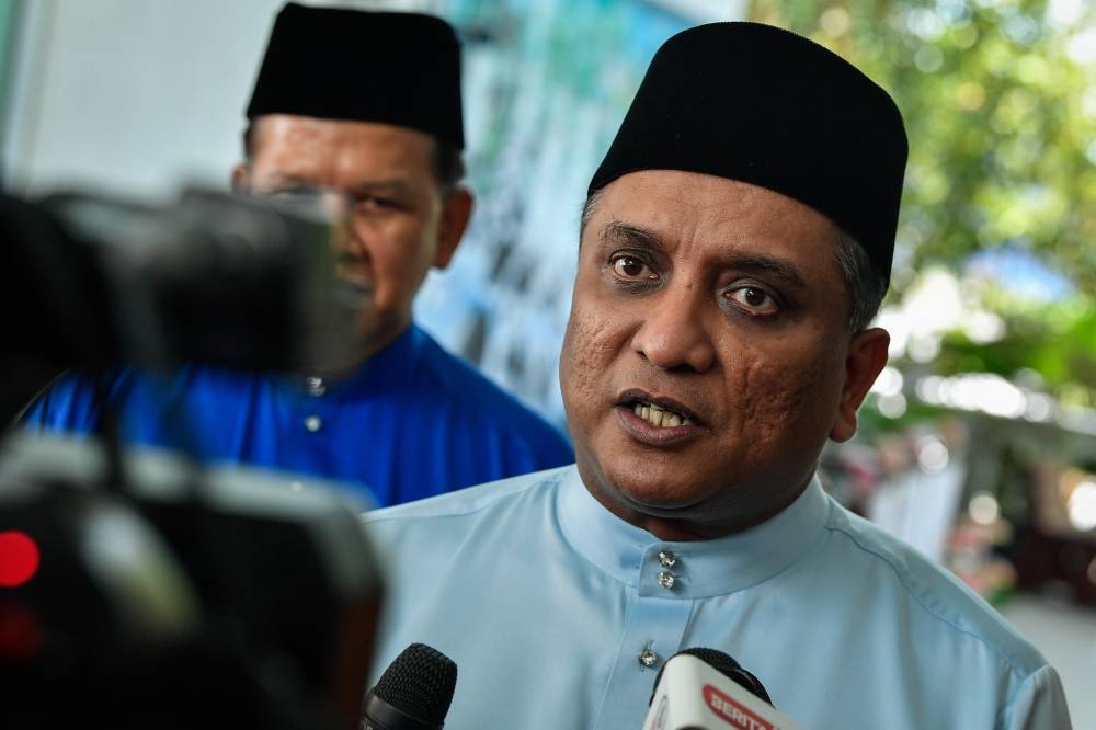 Umno Supreme Council member Datuk Seri Reezal Merican Naina Merican speaks to reporters at Kepala Batas October 10, 2022. — Bernama pic