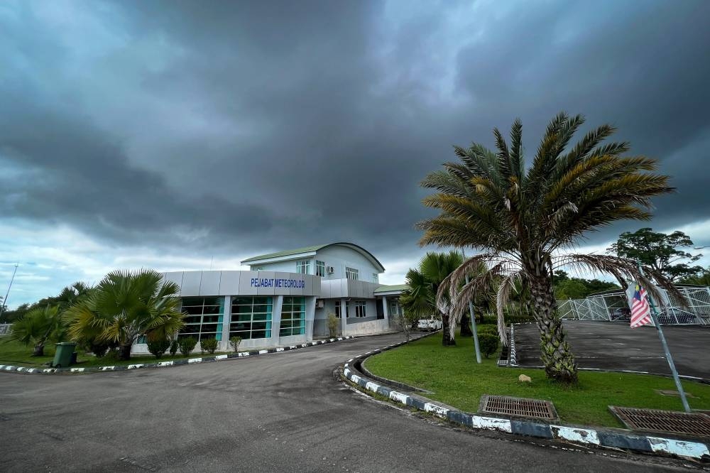 Dark clouds over Labuan at the Labuan Meteorology office, October 8, 2022. — Bernama pic  