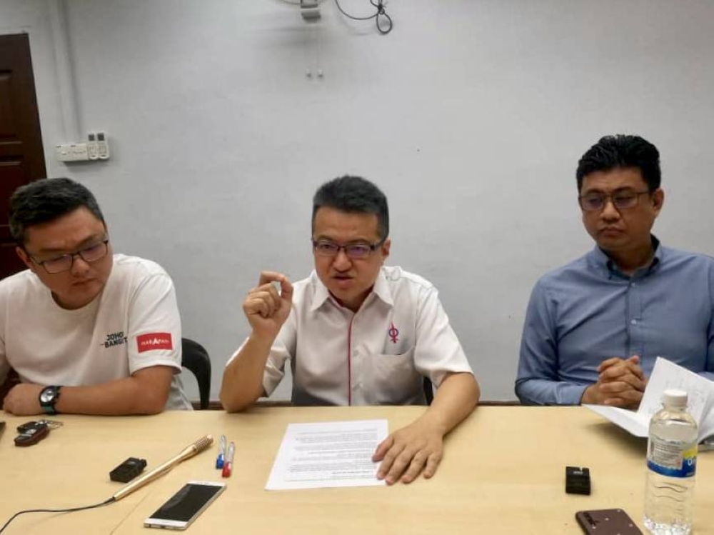 Liew (centre) said that a strong turnout is the barometer that will determine the outcome of the 15th general election (GE15). — Picture by Ben Tan