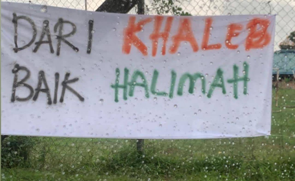 One of the banners hung in Kota Tinggi proclaiming preference for 'Halimah' over 'Khaled'.