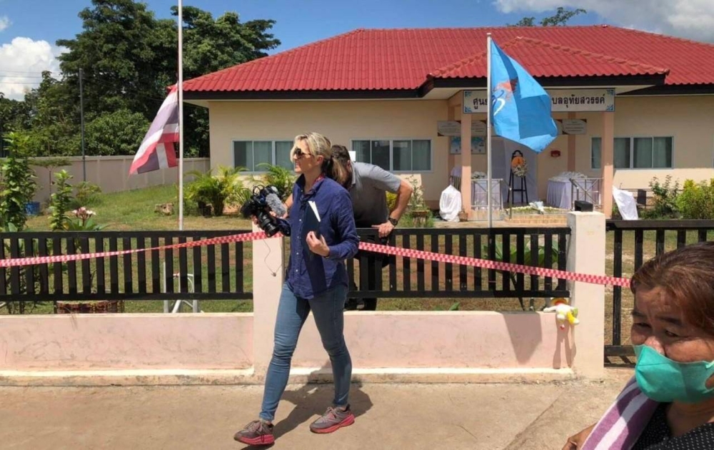 Coren and Hodge were caught climbing over walls and police tape to enter the crime scene. — Picture via Twitter/ FCCThai