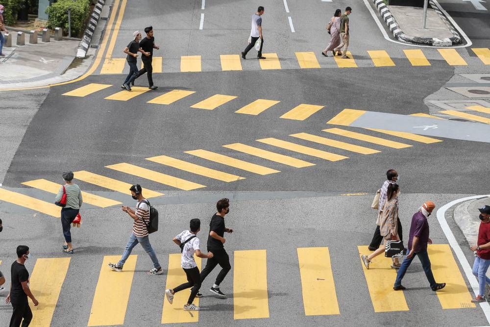 DOSM, in a statement today, however, said the number of unemployed recorded a drop of 1.4 per cent to 612,000 people in August compared to 620,700 people in the previous month. ― Picture by Hari Anggara 